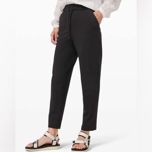 Lululemon Keep Moving Pant 7/8 High-Rise. Black. Size 6
